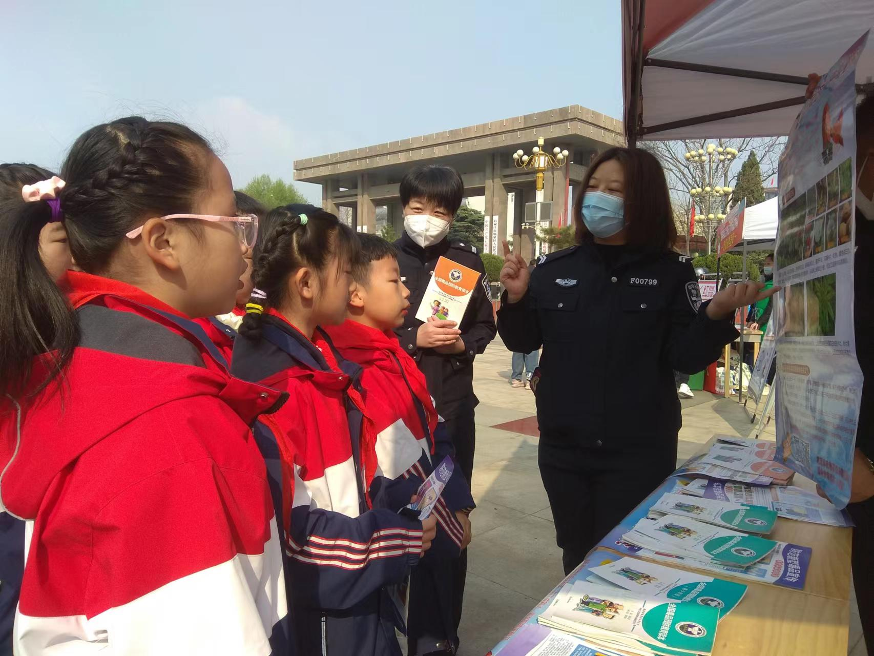 石家庄市鹿泉区：志愿服务到身边 雷锋精神永流传_fororder_图片22