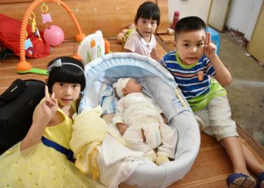 两百亲友贺寿 世界最长寿老人119岁了（图）