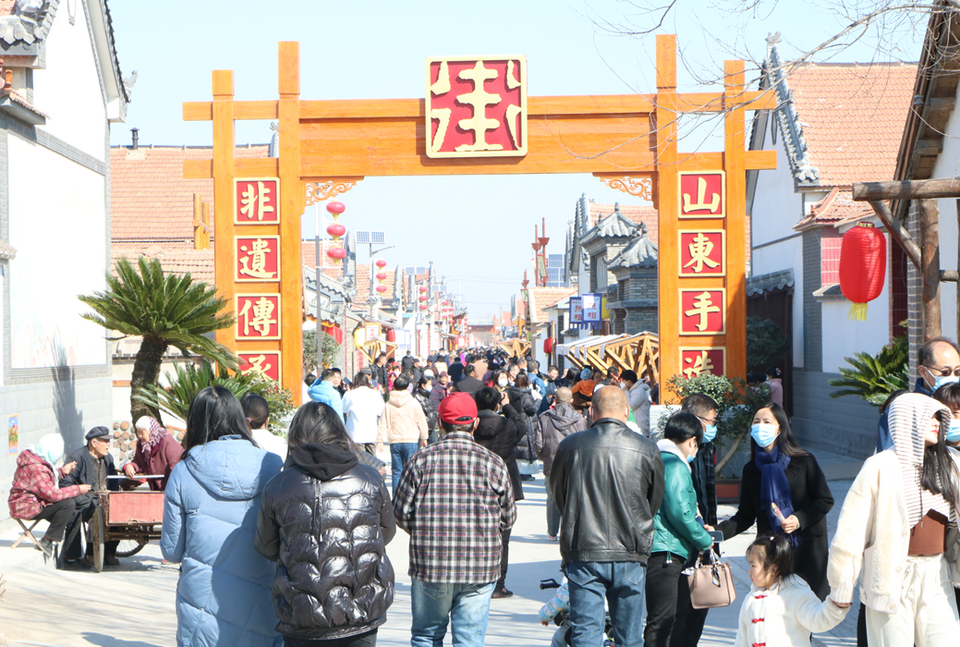 山东东营：剪纸面塑秧歌舞！这场“黄河非遗大集”有逛头