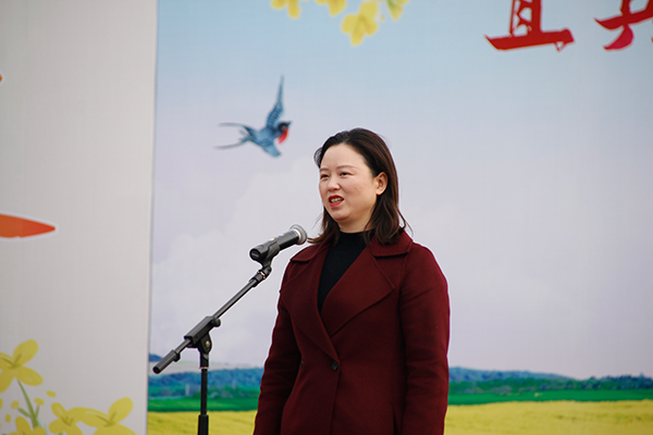 宜宾市翠屏区永兴镇第二届油菜花节开幕_fororder_翠屏区副区长夏丽娟宣布“宜宾市翠屏区永兴镇第二届油菜花节开幕”-摄影-何芳1