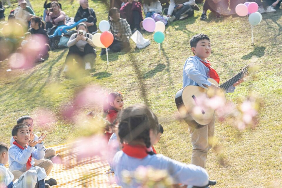 【转载】重庆：这场“樱花班会”充满“文艺范儿”