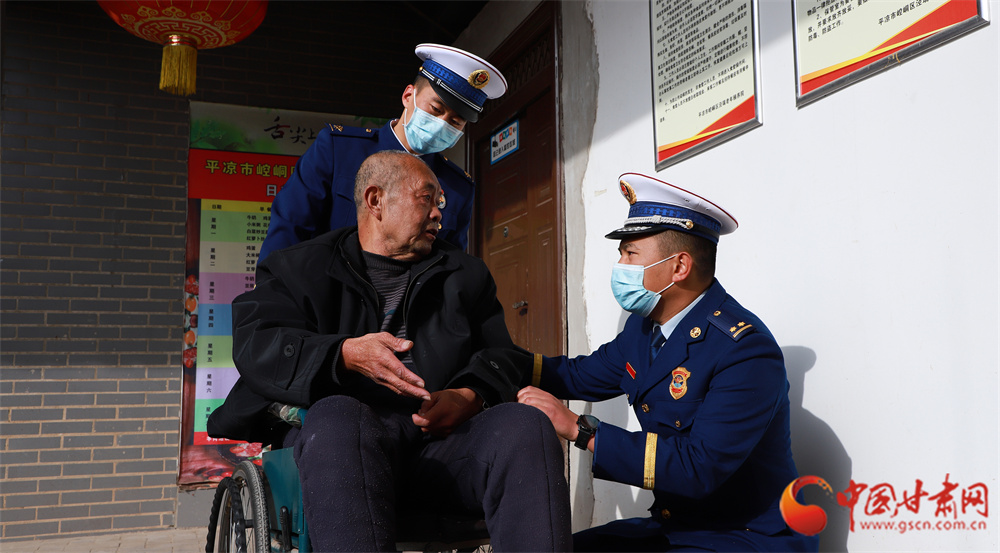 【平凉】平凉森林消防员：“小爱心”传递“大温暖”_fororder_5