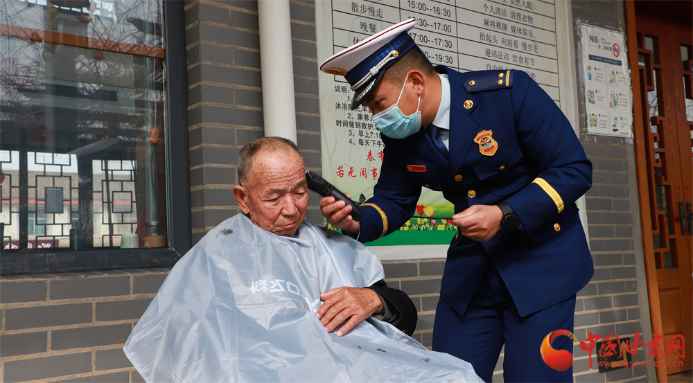 【平凉】平凉森林消防员：“小爱心”传递“大温暖”_fororder_2