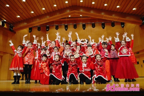青岛市市南区乐弦童声合唱团唱响岛城 倾情演绎“自在市南”