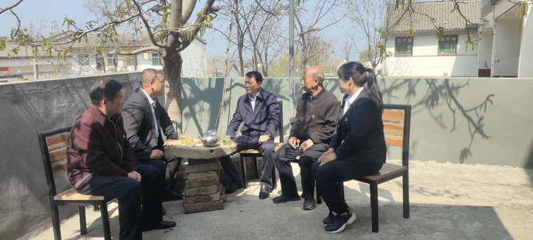 临渭区桥南镇天留村： “小板凳”宣讲党的二十大精神 “特色庭院”助力乡村振兴_fororder_图片2