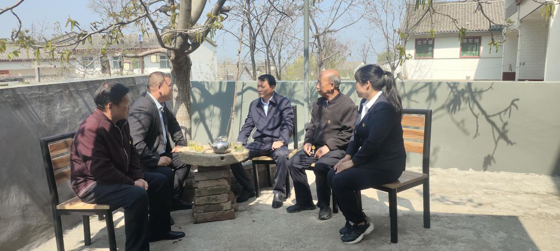 临渭区桥南镇天留村： “小板凳”宣讲党的二十大精神 “特色庭院”助力乡村振兴_fororder_图片2