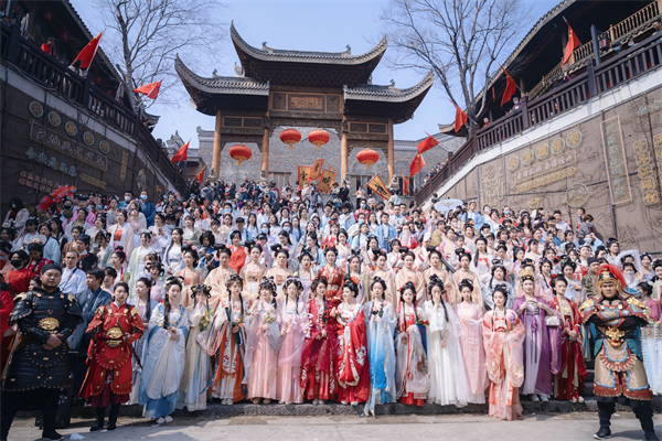 武汉园博园第四届汉口里花朝节2.5万游客入园打卡_fororder_图片5