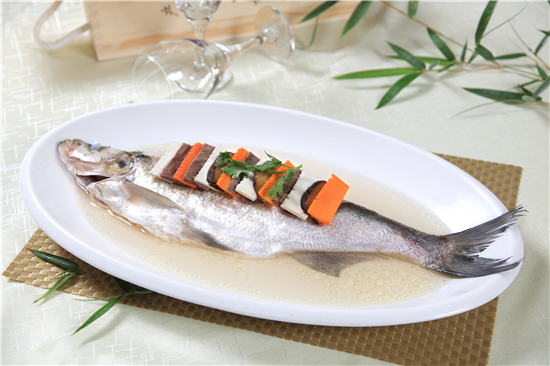 Tasting Huaiyang Cuisine along the Canal in Huai'an: Huaiyang Steamed White Fish_fororder_778