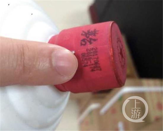 男子低价买30瓶“飞天茅台” 喝了4瓶发现不对劲