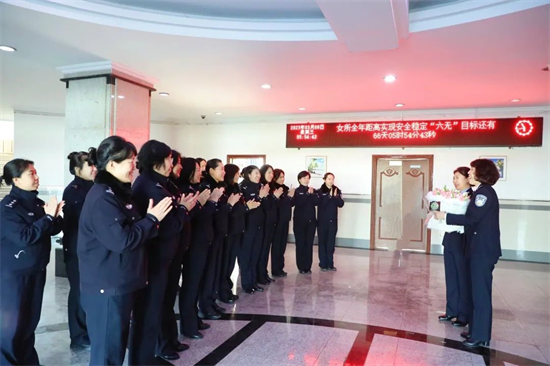 美丽鲜花送给辽宁戒毒女警_fororder_季度