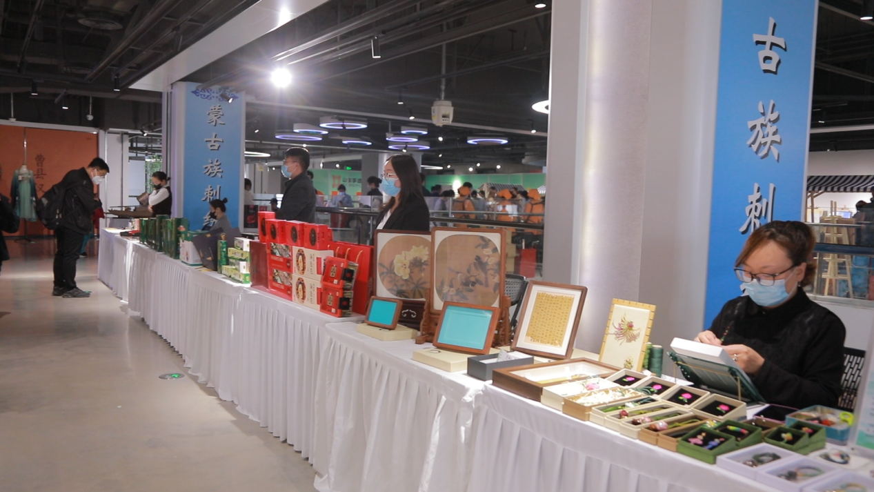 【原创】山东济南：上千件工艺品亮相济南市山东手造主题精品展_fororder_图片1