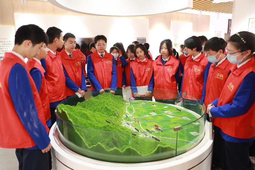 （转载）沉浸体验长见识 寓教于乐重实践 西安高新逸翠园中学50余名中学生近距离感受中华优秀传统文化
