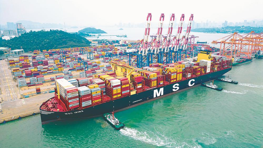 全球最大集装箱船舶靠泊厦门港_fororder_b08f1c04-790b-4756-9fff-fcb2ab1ca6ed