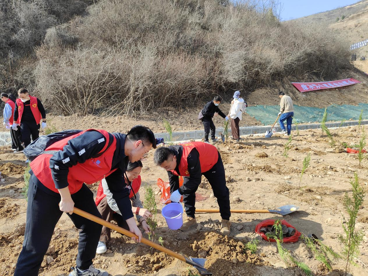 “建”证未来·青春植绿——中建二局三公司西北分公司志愿服务队参加陕西省青少年省级植树护绿示范活动_fororder_图片1