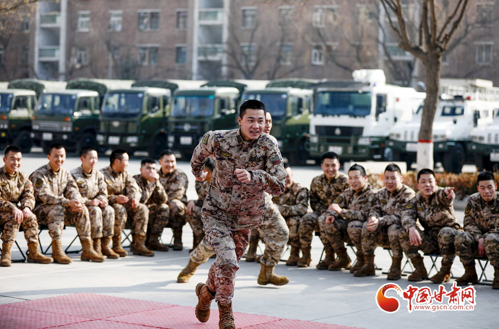 甘肃武警：温馨疏导 增添“心”能量_fororder_3