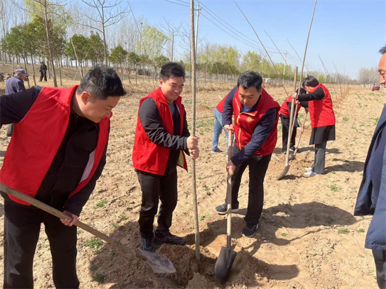 【原创】开封兰考：全民植树当先锋 乡村振兴添新绿_fororder_兰考县考城镇义务植树志愿活动现场 供图 兰考县委宣传部