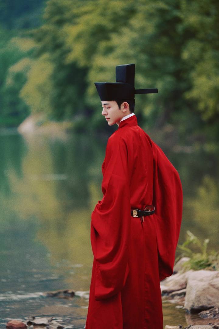 义乌26岁“红衣状元郎”登上纽约时代广场大屏_fororder_1678769278116_640ffc7e1299670001796568