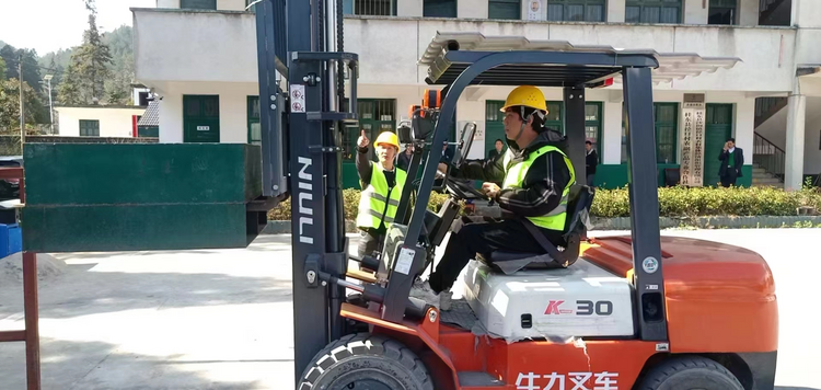 湖南桂东：加强技能培训 助力稳岗就业_fororder_1