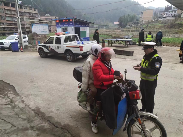 重庆奉节警方开展春季农村道路突出交通违法整治_fororder_图片1