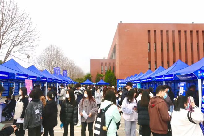 秦汉新城开展校园招聘活动_fororder_图片9