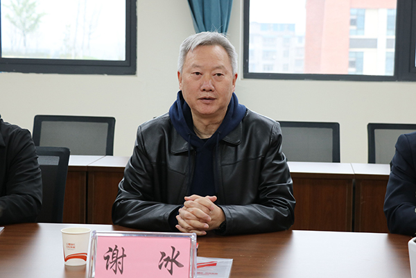 民建宜宾学院支部心系一曼中学促发展_fororder_谢冰做交流发言-摄影-陈国峰-(2)