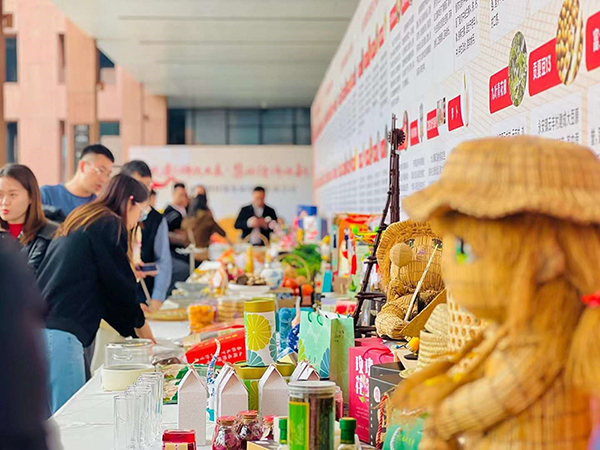 自贡市召开新型村级集体经济发展会议_fororder_4特色产品展示