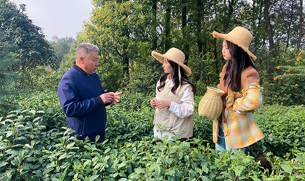 （张）自贡市富顺县：举办乡村振兴助农直播活动 带动产业发展助农增收致富_fororder_直播带货现场