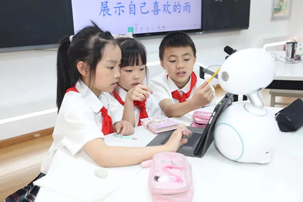 （张）教育部专家组莅临成华区对“全国智慧教育示范区”创建项目进行绩效评估_fororder_双林小学跨学科融合课-供图-成华区教育局