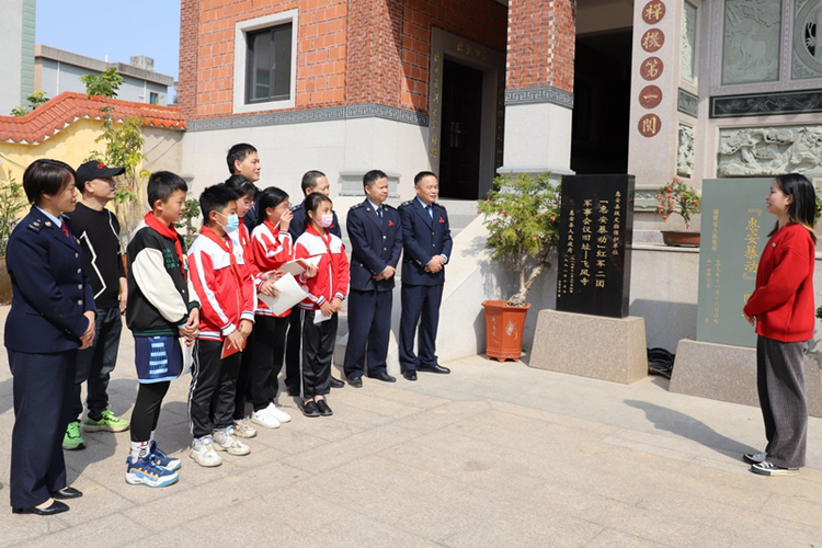 福建惠安：学雷锋惠春风 “税务蓝”在行动_fororder_图片1