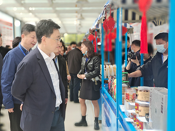 自贡富顺豆花等地方特色产品走进四川省商务厅_fororder_活动现场