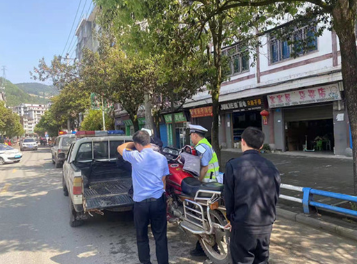 【原创】重庆石柱交巡警联合乡镇开展景区道路交通秩序整治工作_fororder_微信图片_20230420161117