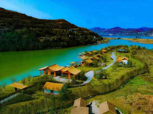 南充：以“旅游画笔”绘乡村振兴新画卷_fororder_凤仪湾木屋酒店-供图-高坪区文化广播电视和旅游局