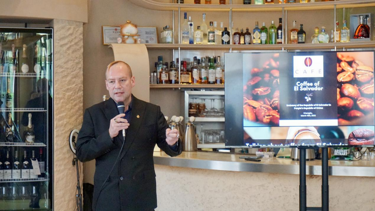 Álvarez, embajador del Salvador en China: Utilizar el café como medios para profundizar la amistad y la cooperación con Sichuan_fororder_图片1