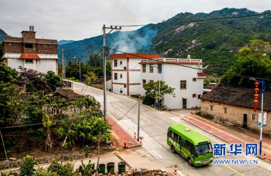 【滚动新闻】【地市 福州】漳州长泰：铺进心坎的水泥路