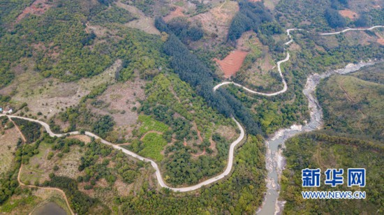 【滚动新闻】【地市 福州】漳州长泰：铺进心坎的水泥路