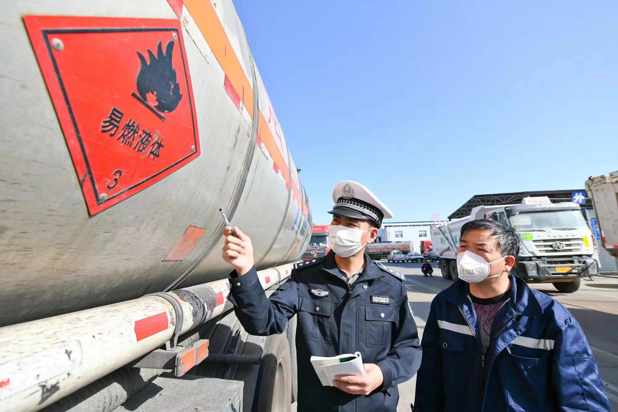 河北冀南新区开展危化品运输车安全检查行动_fororder_758
