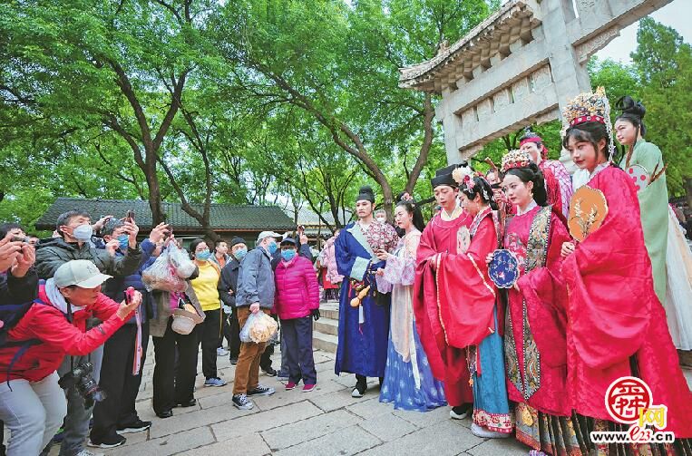 山东济南：千佛山看亮丽汉服巡游