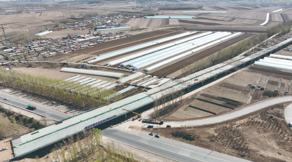 长春经济圈环线高速公路 长双烟公铁分离立交桥钢箱梁主体架设完成_fororder_截图20230426090942
