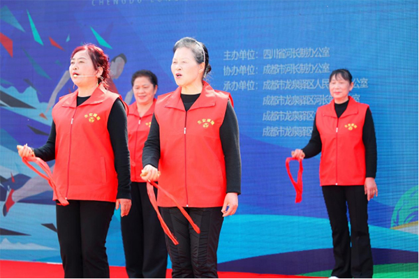 成都市龙泉驿区首届河长健步走活动在东安湖拉开帷幕_fororder_未标题-2