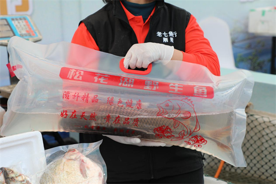 “踏青品鱼 寻味江城” 吉林市丰满区“松花湖鱼市大 集”开市了_fororder_图片2
