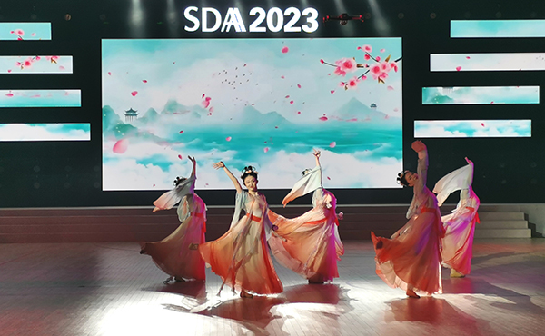四川2000余名青少年在成都郫都区参赛展舞姿_fororder_舞蹈表演现场-摄影-杨军
