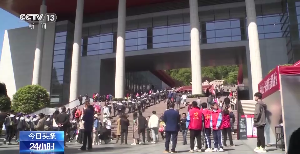登山、游船、寻故里 体验不一样的假期生活→