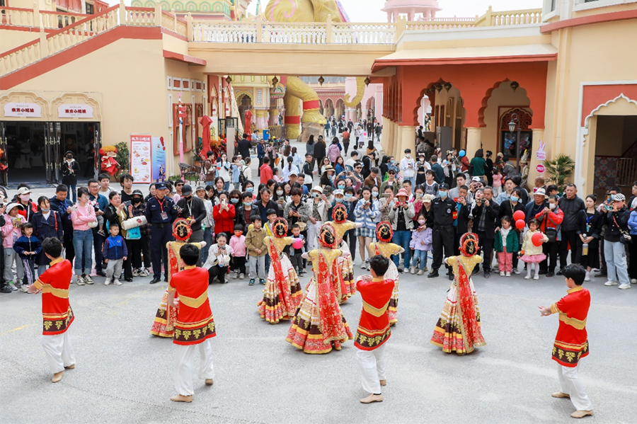 La mise en service à titre d'essai de Silk Road Paradise, un nouveau point de repère du tourisme culturel  dans la province du Shaanxi_fororder_图片6_副本