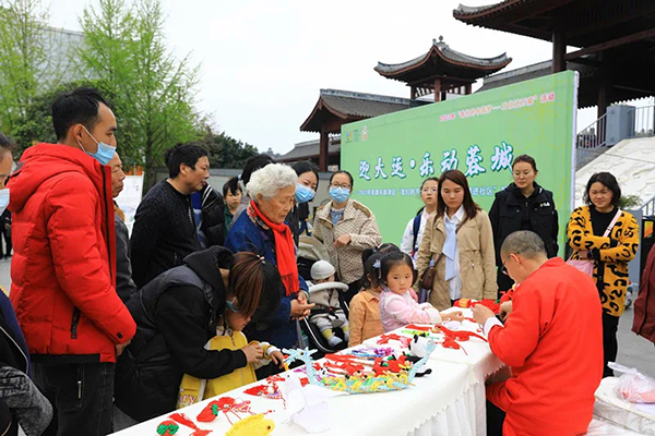 迎大运·乐动蓉城 成都新津非遗走近居民生活_fororder_活动现场-供图-新津区委宣传部_1_