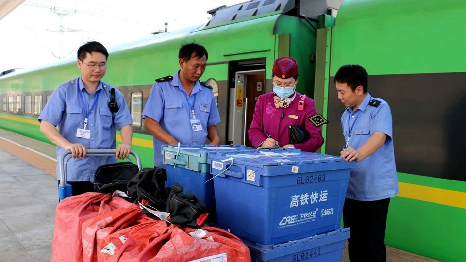 （转载）新成昆铁路开行“樱桃专车” 攀西樱桃首次坐上动车奔全国