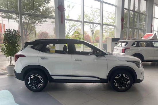 起亚紧凑型SUV赛图斯陆续到店 将在上海车展正式上市_fororder_image002