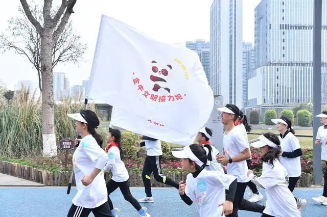 （转载）小手拉大手，春天的蓉城更美了！