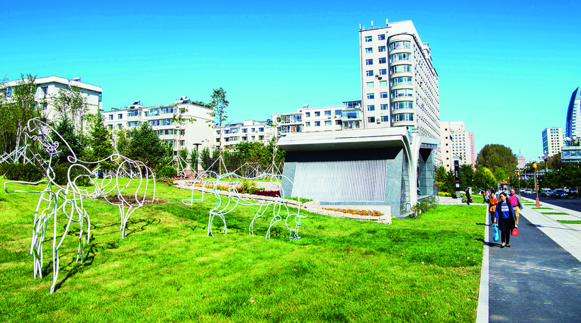 长春市人民大街绿带串珍珠 绵延二十里