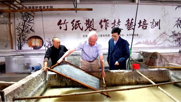 国际茶叶委员会主席伊恩·吉布斯考察乐山夹江茶产业发展_fororder_未标题-2