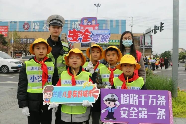 （转载）小手拉大手，春天的蓉城更美了！